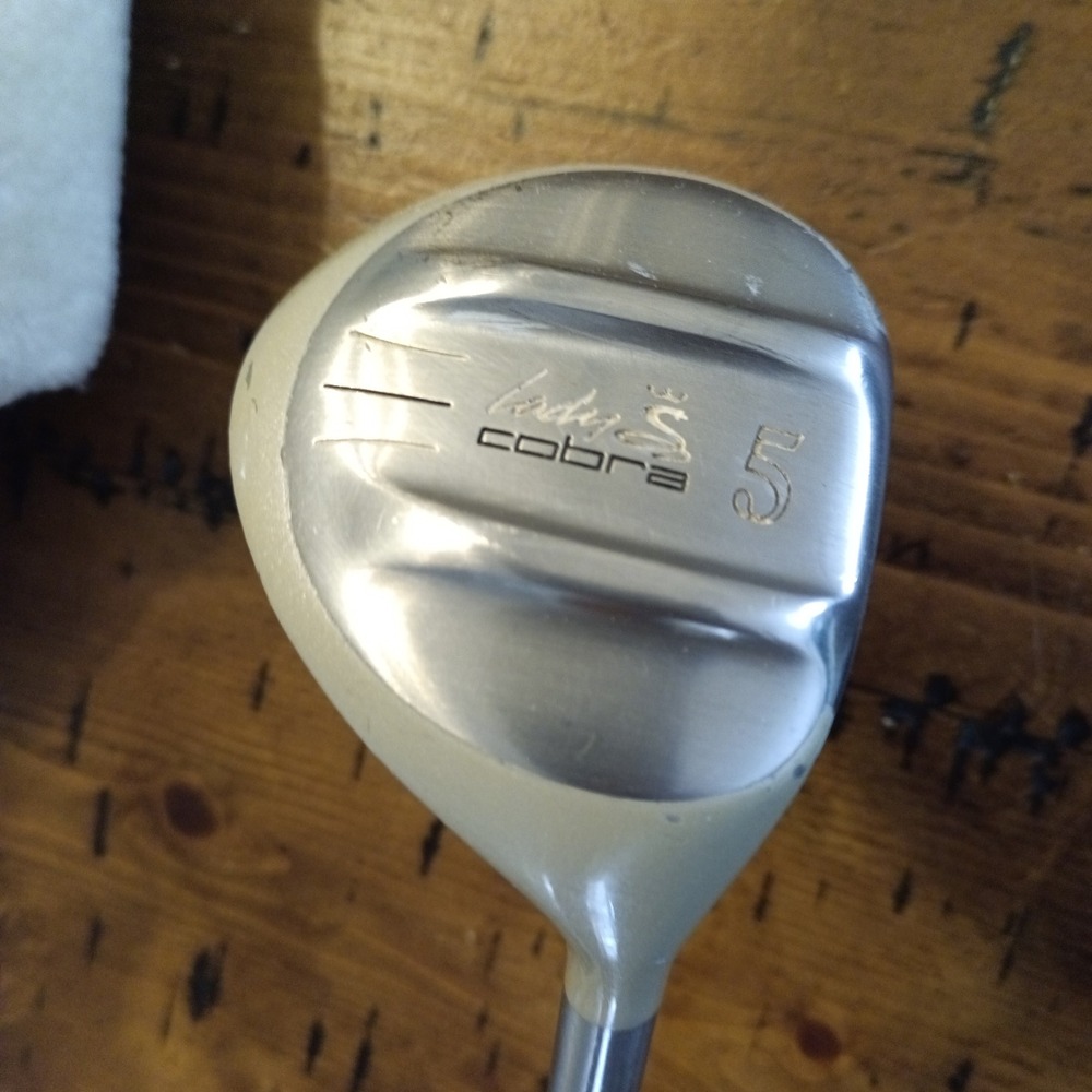 Lady Cobra 5 Wood Right Hand Fairway Wood Graphite Shaft with Headcover